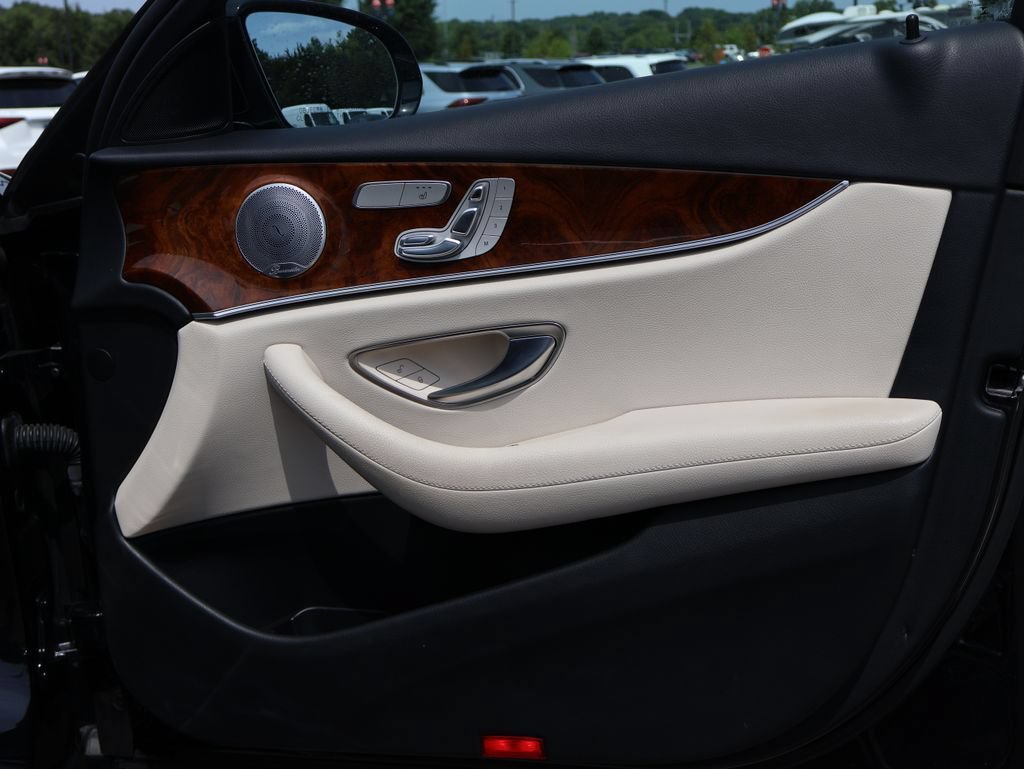 Used 2019 Mercedes-Benz E 300 4MATIC image 13