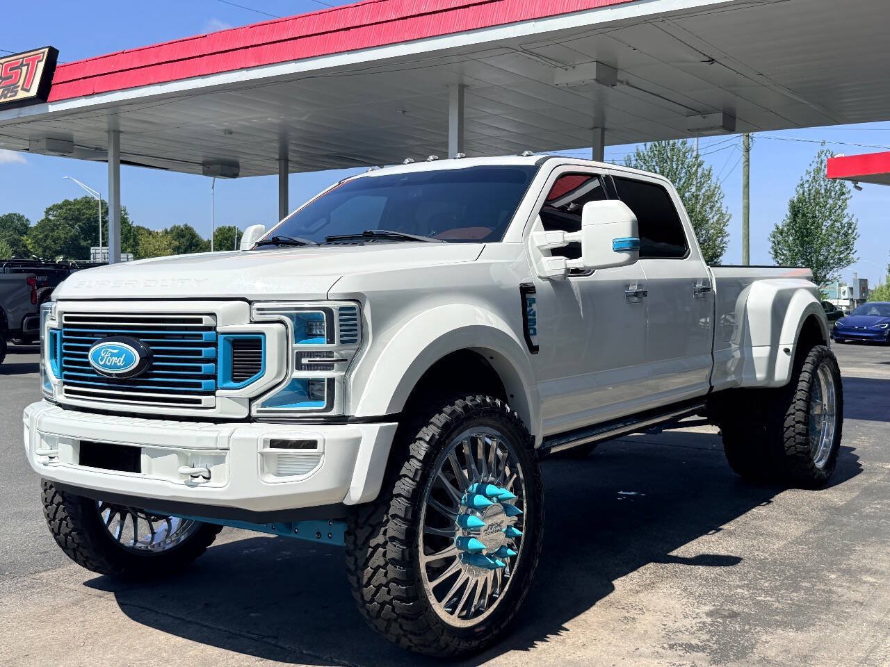 Used 2022 Ford F450 Platinum w/ FX4 Off-Road Package AWD/4WD image 17