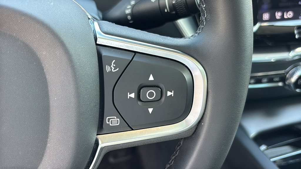 Certified 2023 Volvo XC60 B5 Core w/ Climate Package AWD/4WD image 17