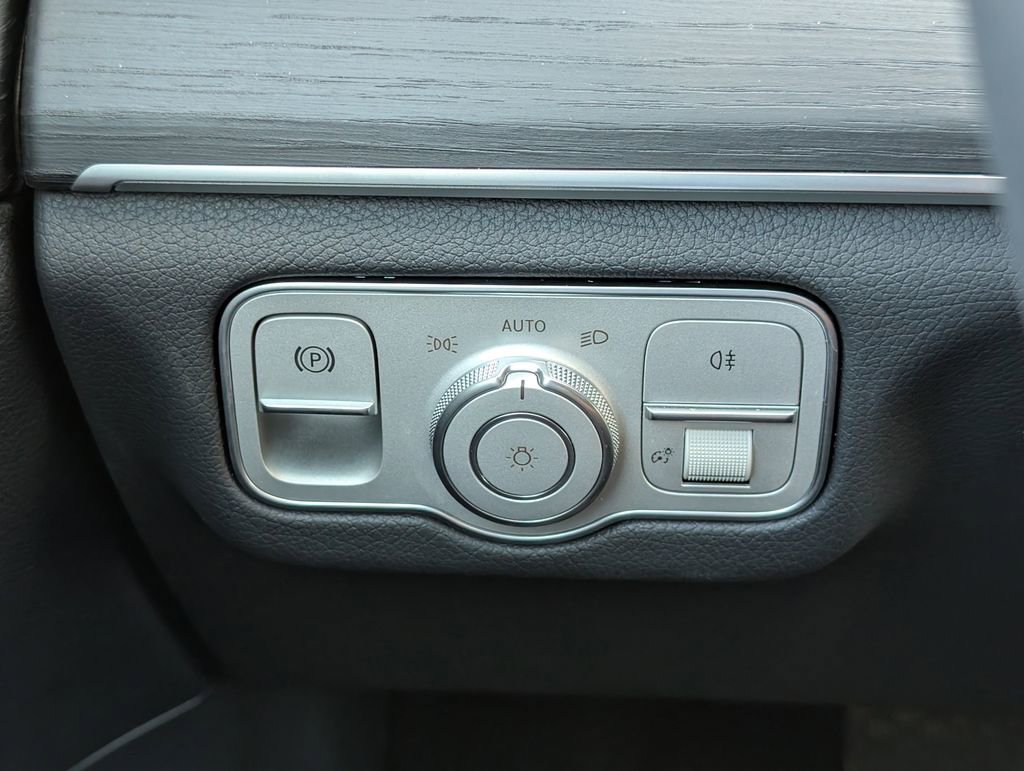 Used 2025 Mercedes-Benz GLE 450e 4MATIC image 21