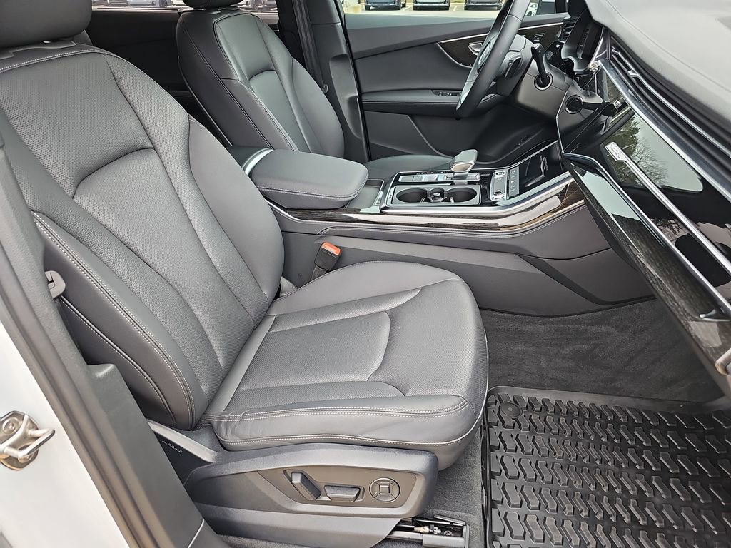 Used 2025 Audi Q7 3.0T Premium Plus w/ Premium Plus Package image 11