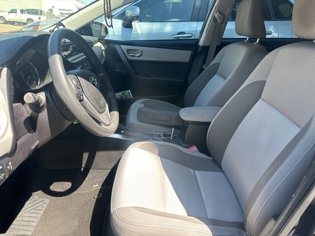 Used 2017 Toyota Corolla LE FWD image 5