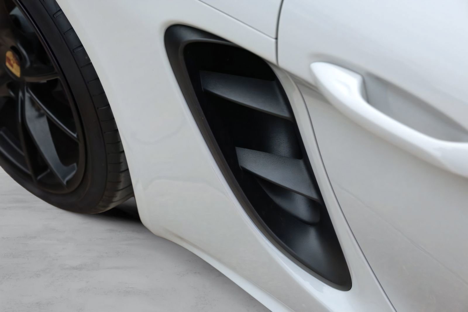 Used 2025 Porsche 718 Cayman RWD image 19