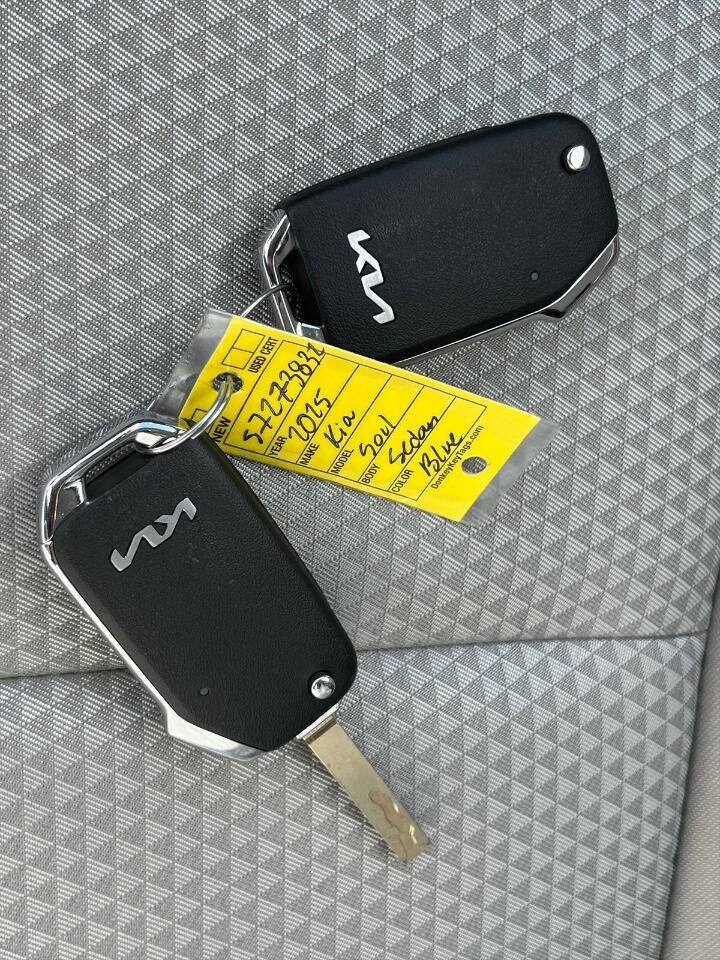 Used 2025 Kia Soul LX image 17
