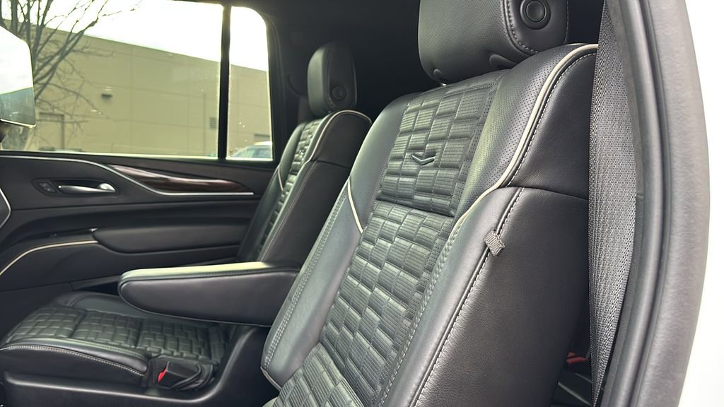 Used 2022 Cadillac Escalade ESV Sport Platinum w/ Heavy-Duty Trailer Package image 32