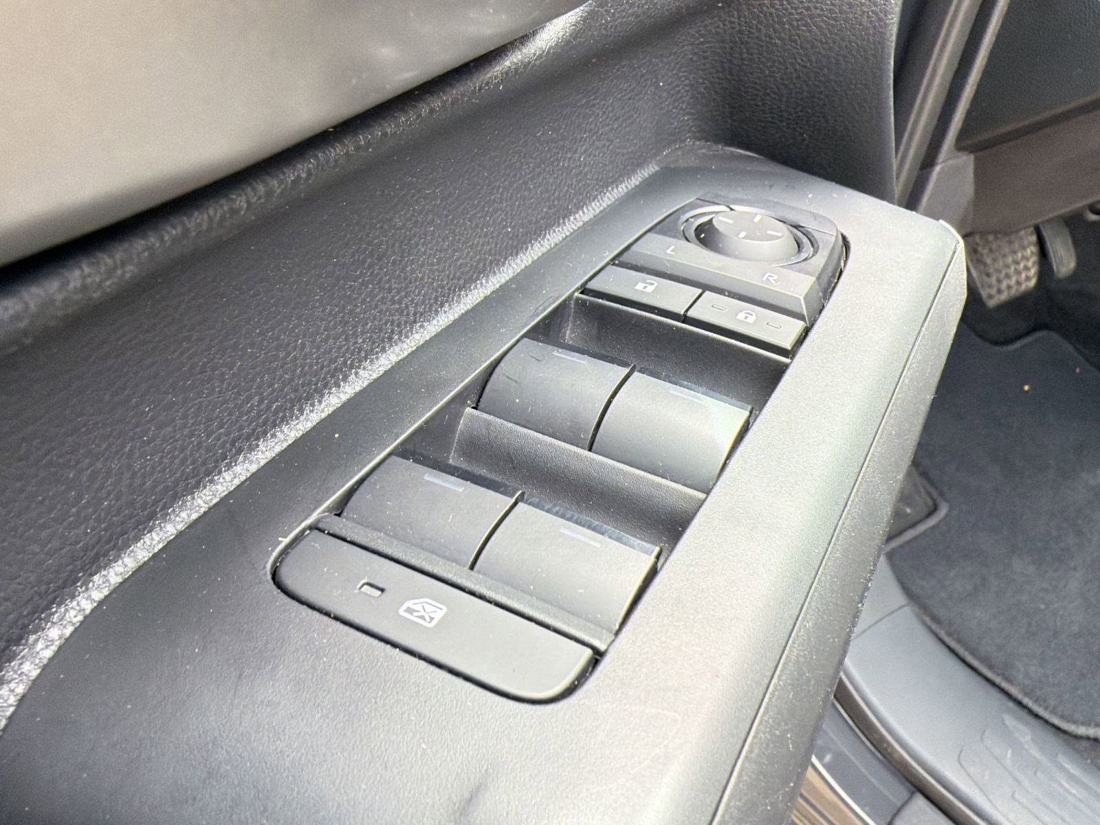 Used 2024 Toyota Tacoma TRD Off-Road AWD/4WD image 30