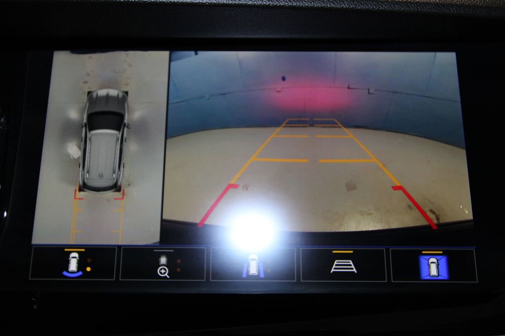 Used 2023 Buick Envision Avenir image 16