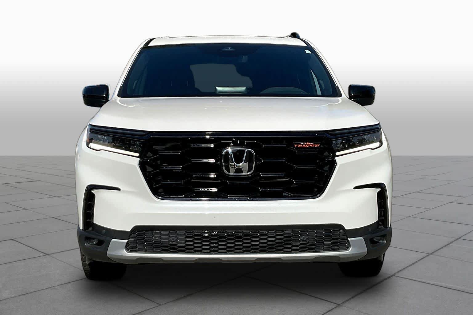 Used 2025 Honda Pilot TrailSport image 4