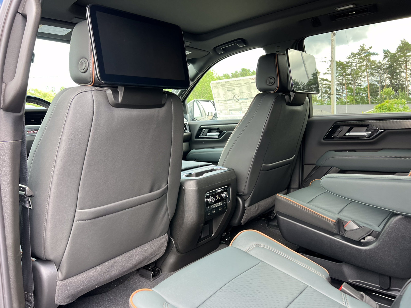New 2026 GMC Yukon AT4 w/ AT4 Premium Plus Package AWD/4WD image 42