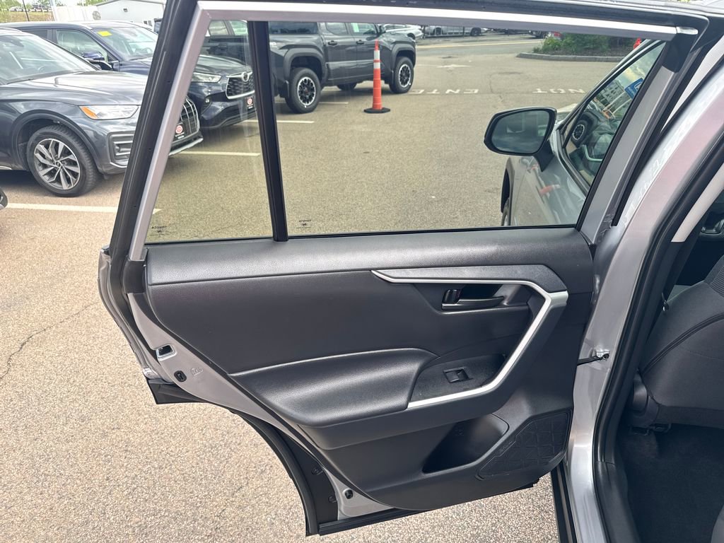 Used 2025 Toyota RAV4 LE AWD/4WD image 38