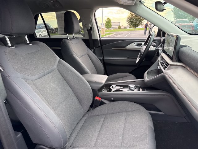 Used 2025 Ford Explorer Active AWD/4WD image 13