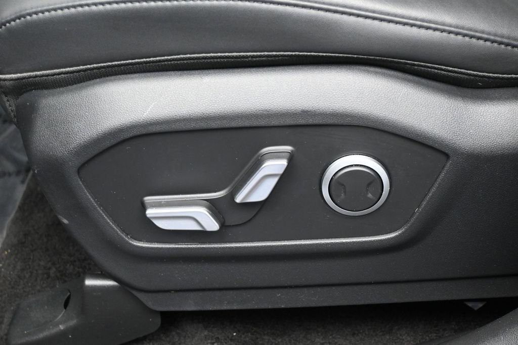 Used 2025 Hyundai Santa Fe SEL FWD image 12