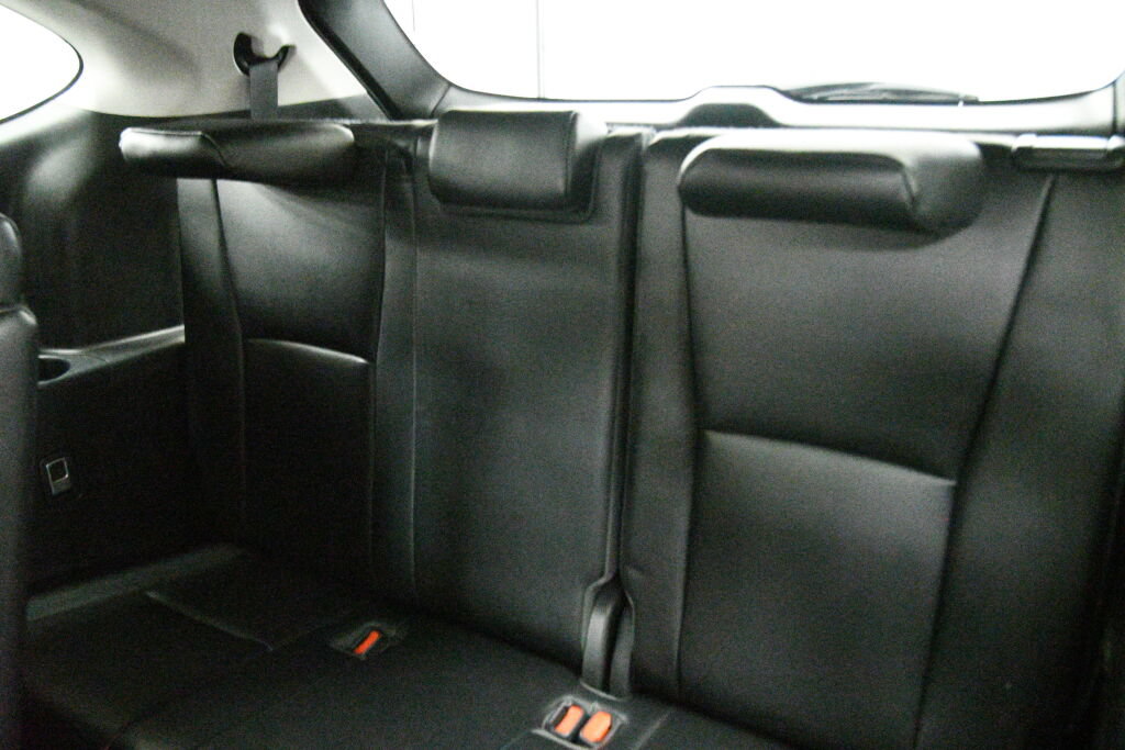 Used 2023 Toyota Highlander XLE AWD/4WD image 24
