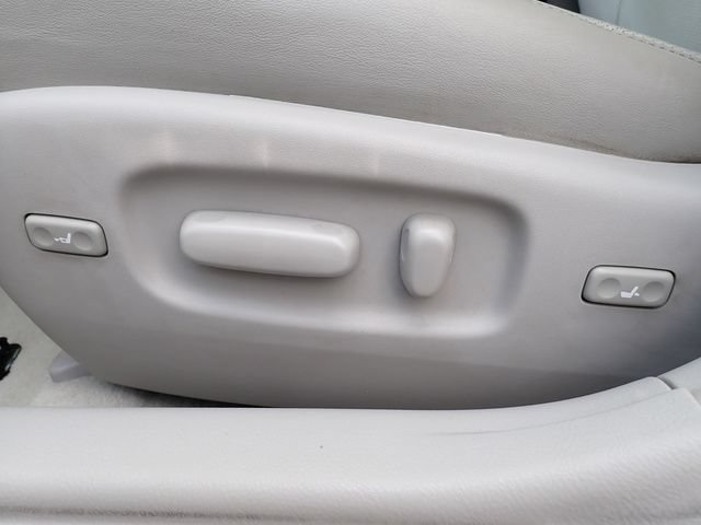 Used 2012 Toyota Avalon Limited FWD image 22