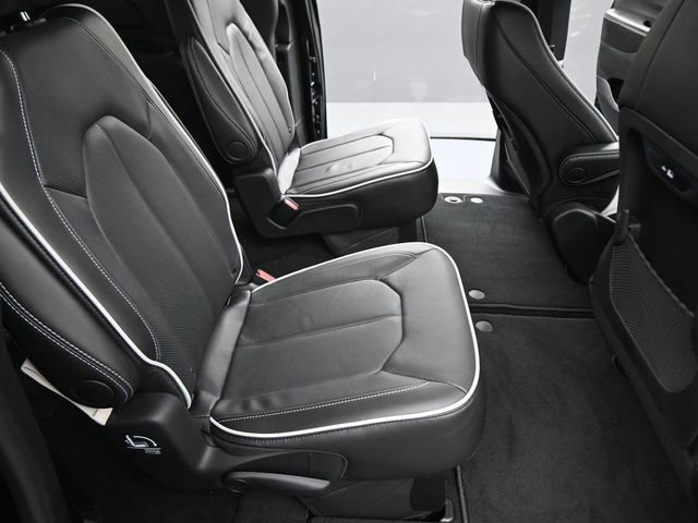New 2026 Chrysler Pacifica Limited image 38