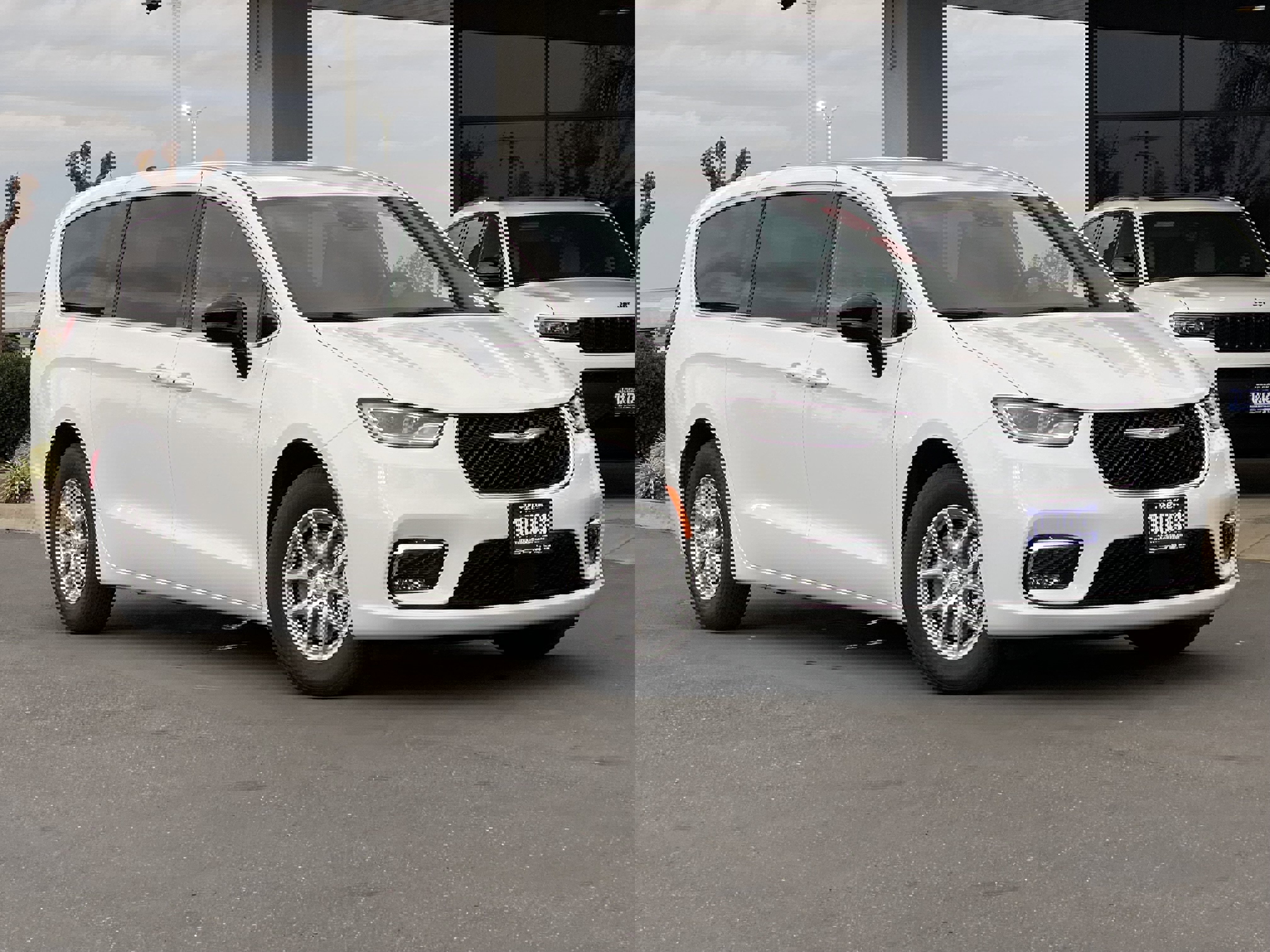 New 2026 Chrysler Pacifica Select image 2