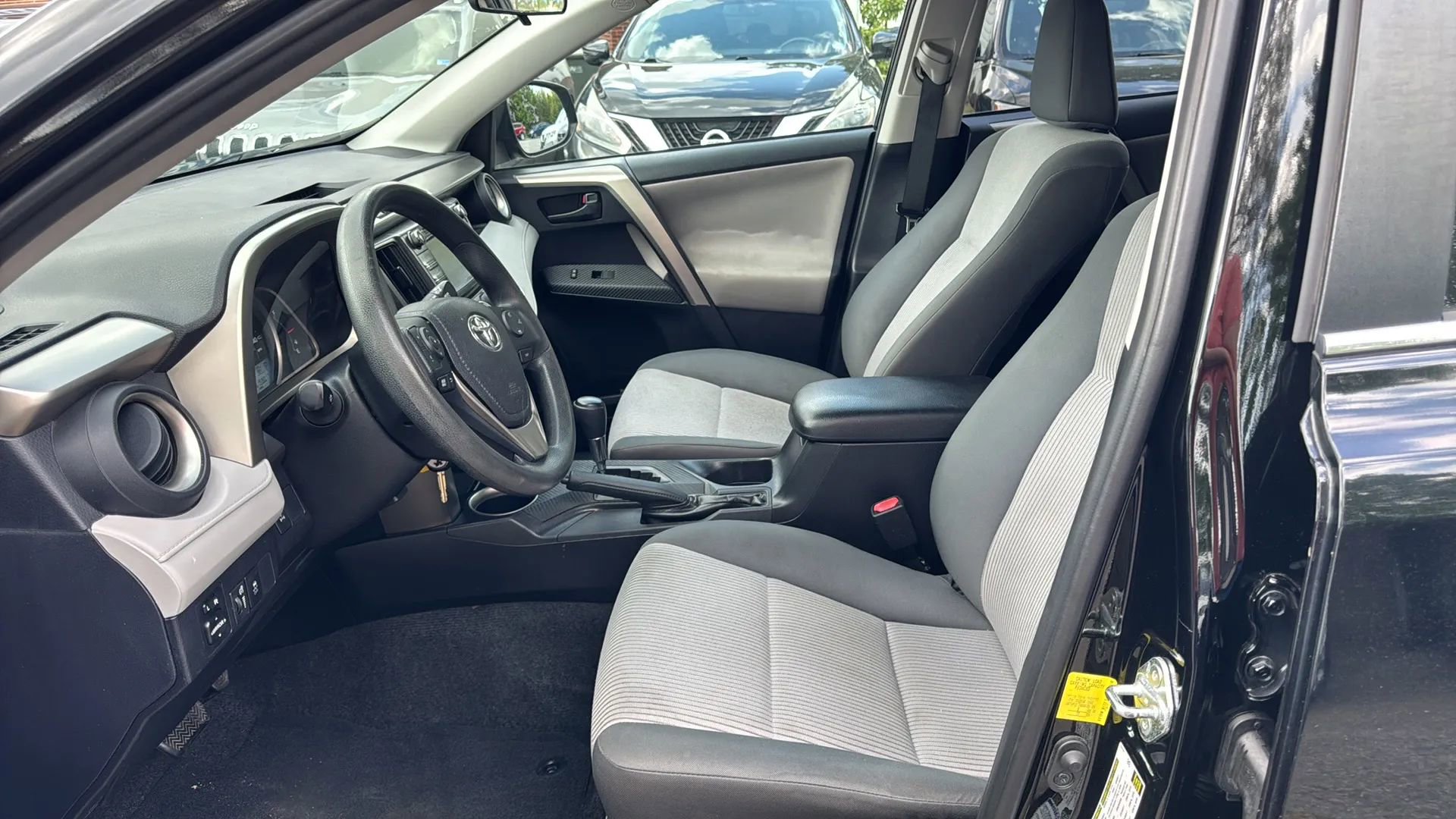 Used 2015 Toyota RAV4 LE image 10