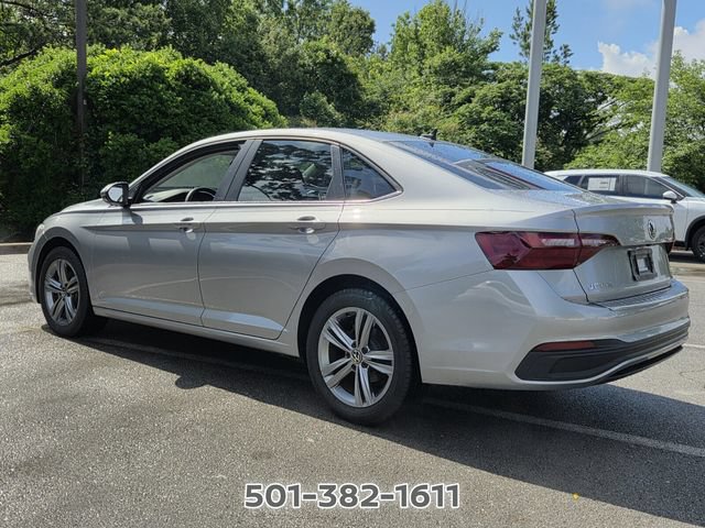 Used 2024 Volkswagen Jetta SE w/ Panoramic Sunroof Package FWD image 3