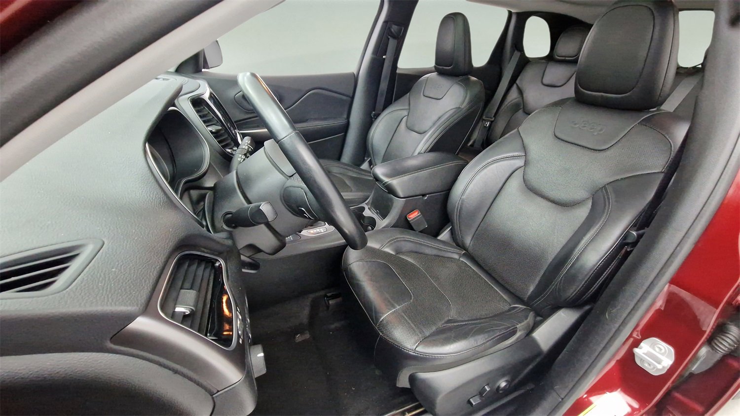 Used 2019 Jeep Cherokee Limited image 12