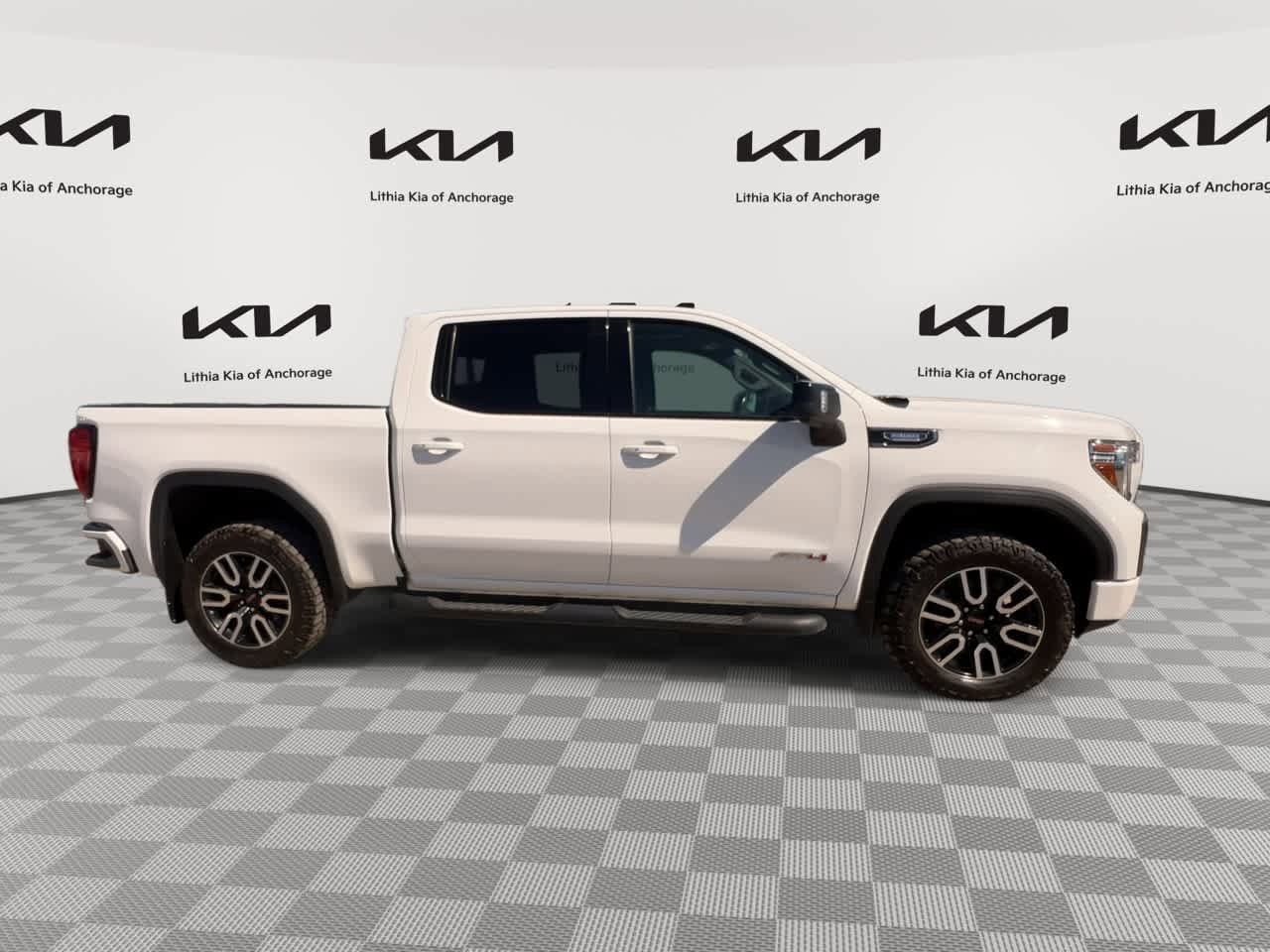 Used 2020 GMC Sierra 1500 AT4 w/ AT4 Preferred Package AWD/4WD image 2