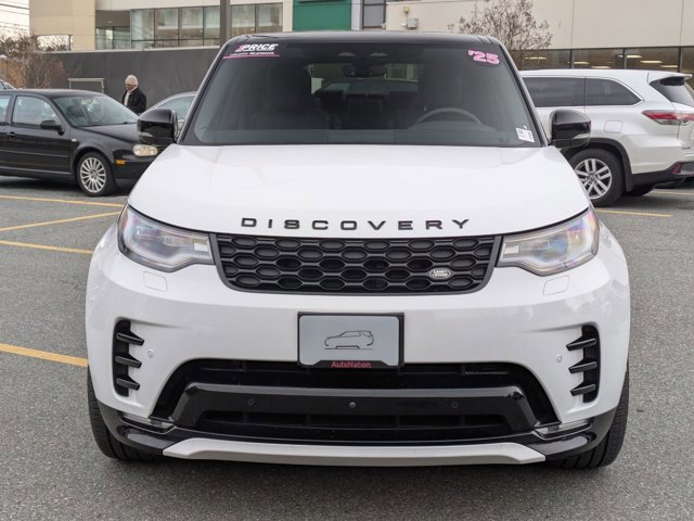 Used 2025 Land Rover Discovery Dynamic SE image 2