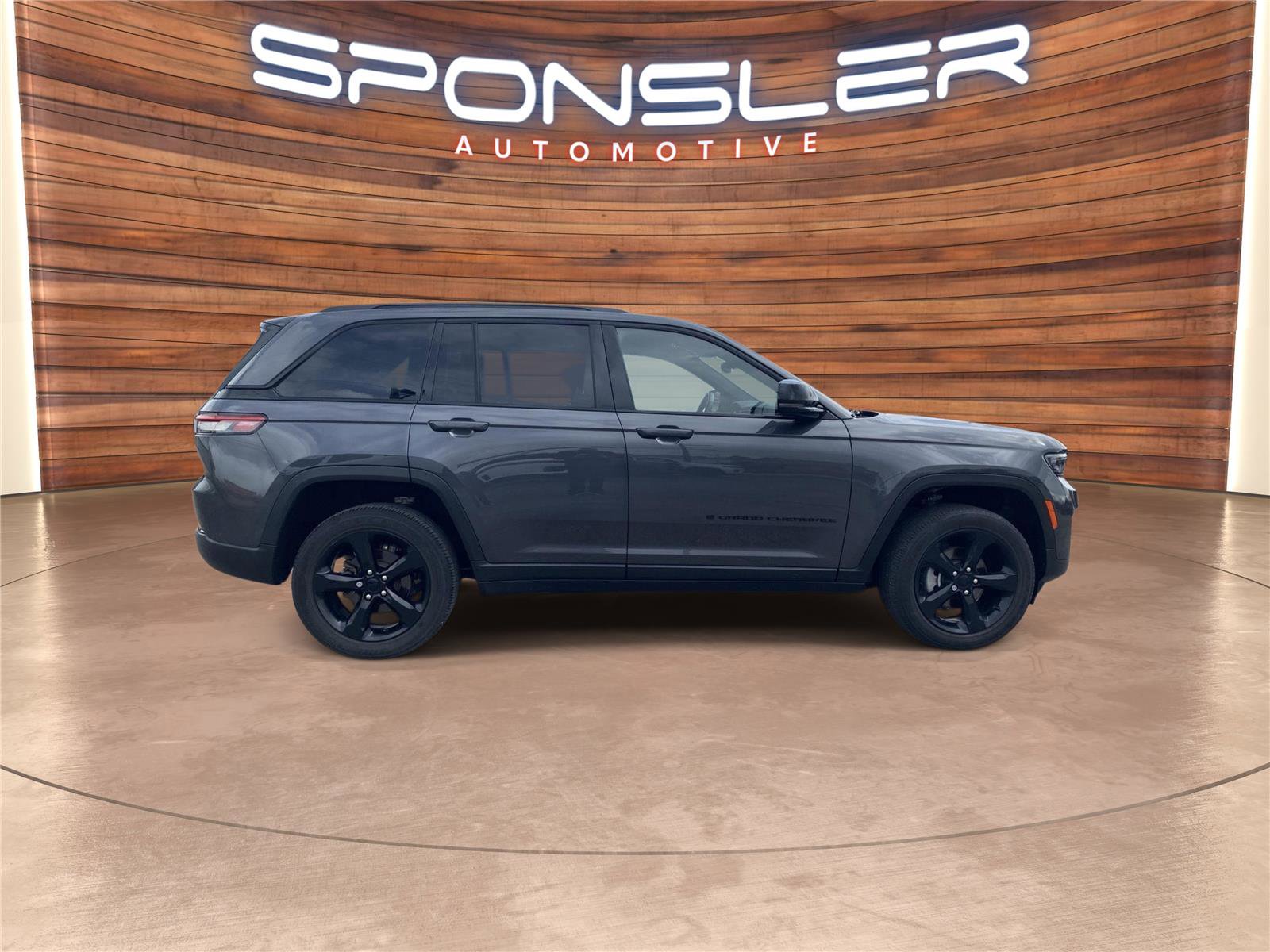 Used 2022 Jeep Grand Cherokee Altitude AWD/4WD image 8