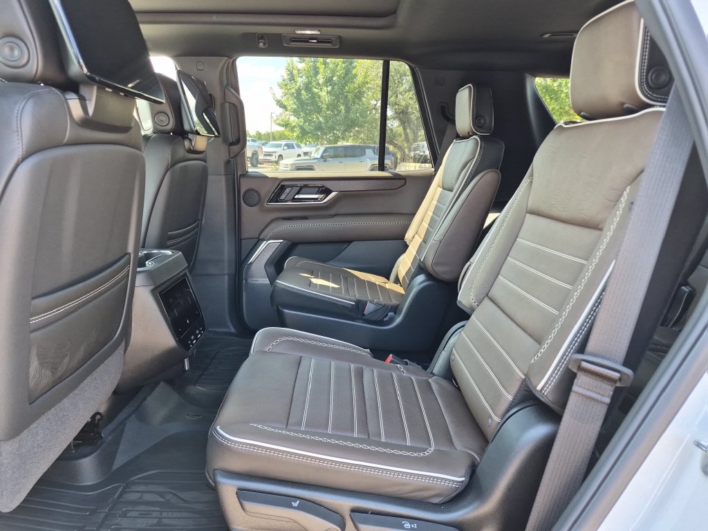 New 2026 GMC Yukon Denali Ultimate w/ LPO, Floor Liner Package AWD/4WD image 33