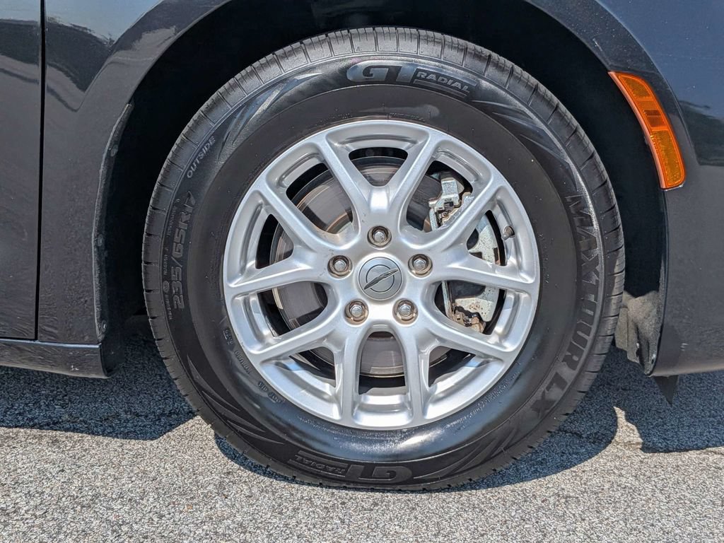 Used 2024 Chrysler Pacifica Touring-L FWD image 11