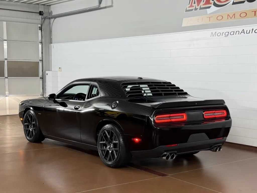 Used 2016 Dodge Challenger R/T RWD image 5