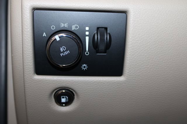 Used 2021 Jeep Grand Cherokee Overland AWD/4WD image 31