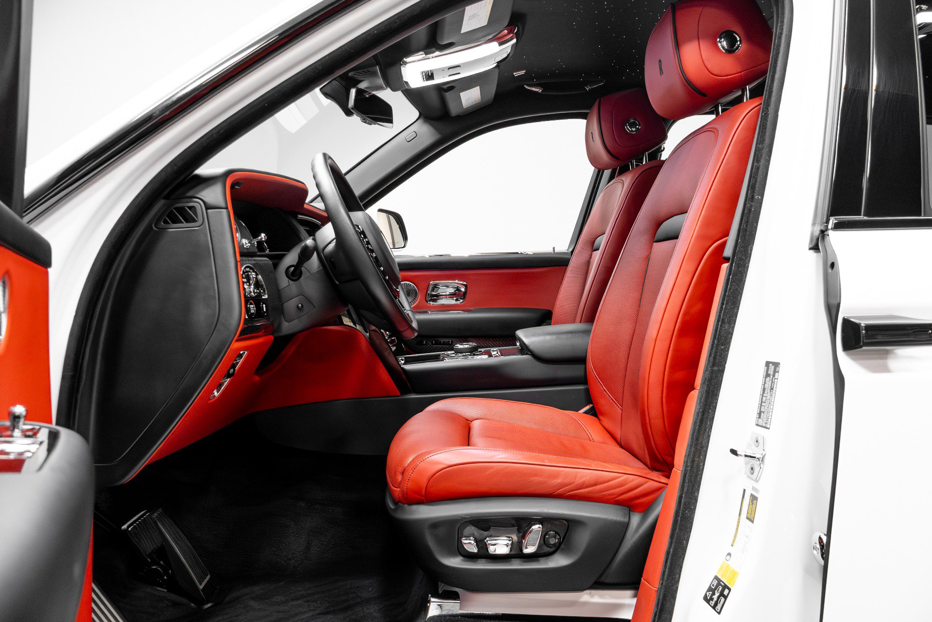 Used 2021 Rolls-Royce Cullinan Black Badge image 6