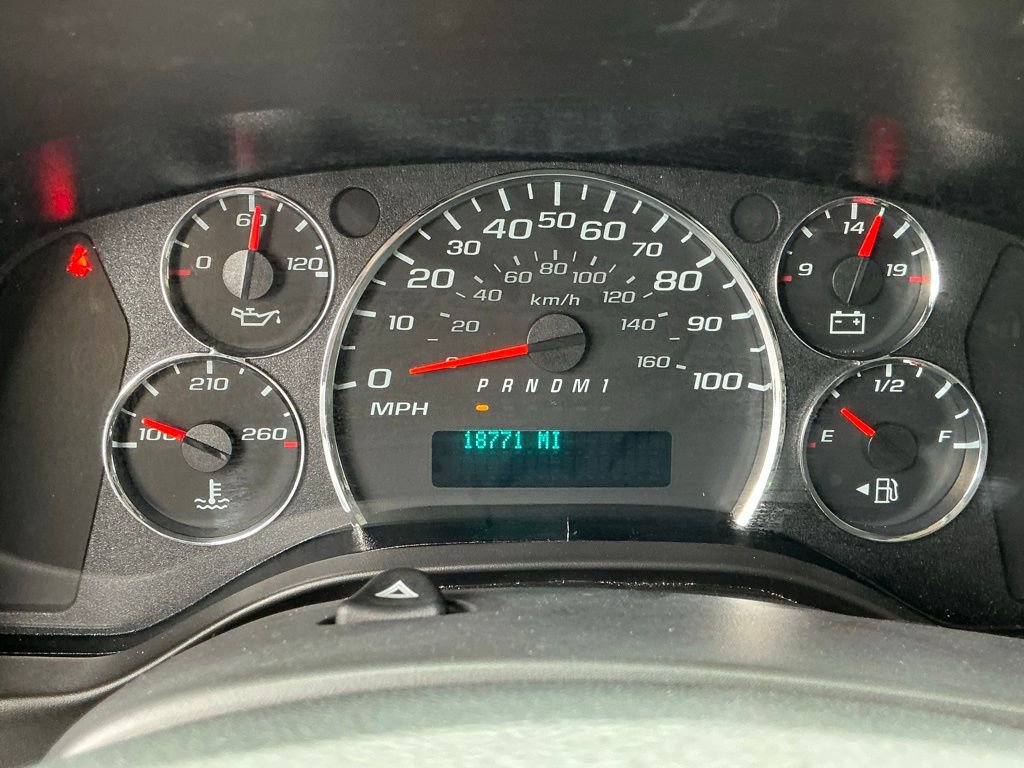Used 2024 Chevrolet Express 2500 w/ Driver Convenience Package image 28