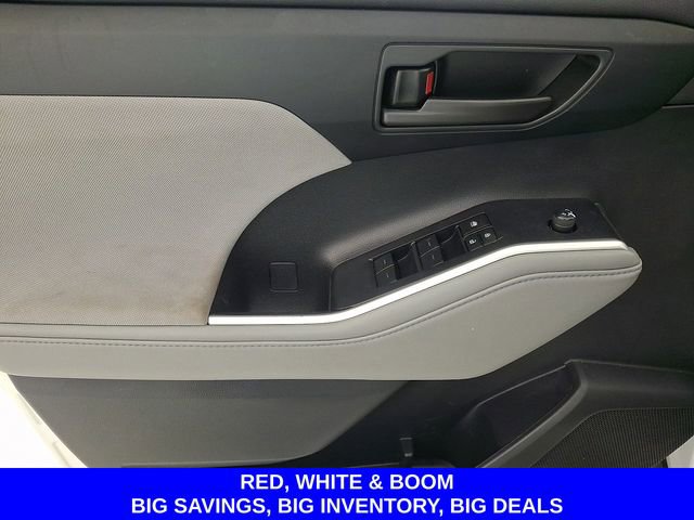 Used 2023 Toyota Highlander LE FWD image 14