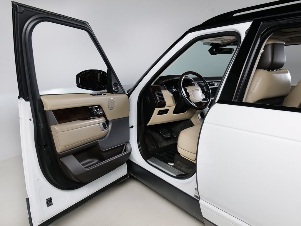 Used 2020 Land Rover Range Rover HSE AWD/4WD image 28
