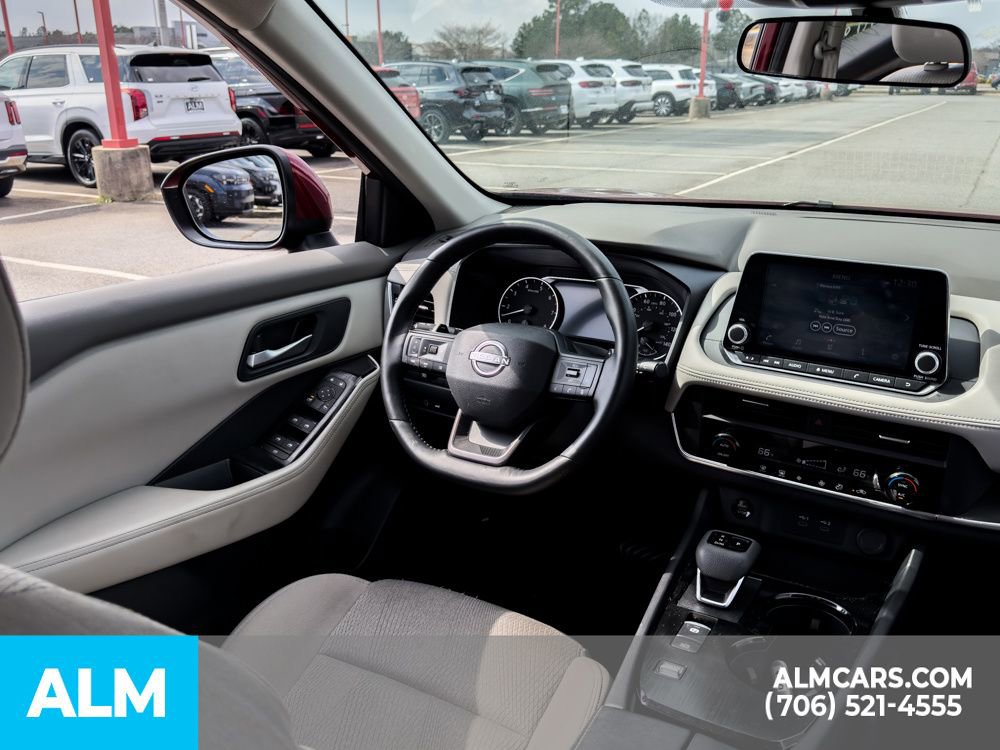 Used 2025 Nissan Rogue SV image 17