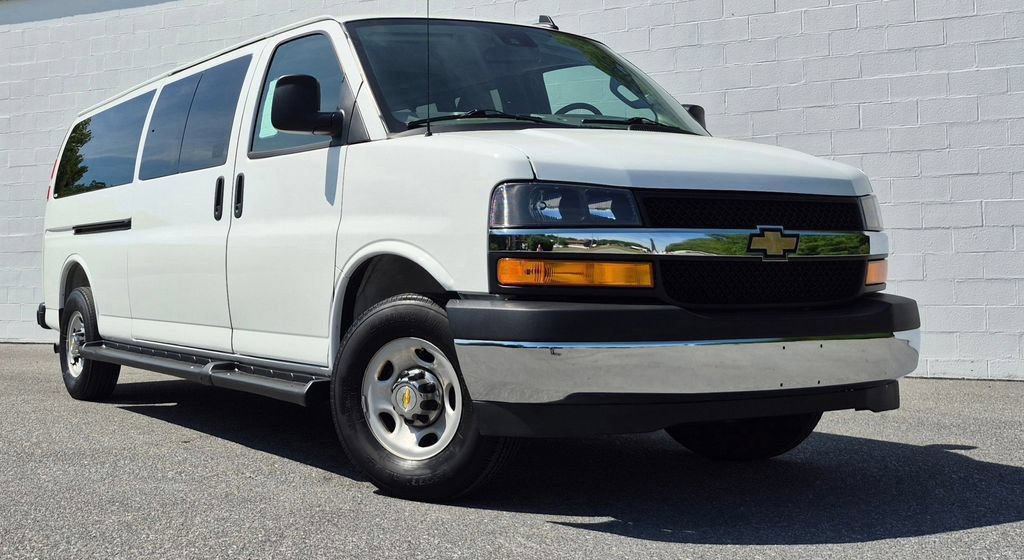 Used 2025 Chevrolet Express 3500 LT w/ LT Preferred Equipment Group RWD image 29