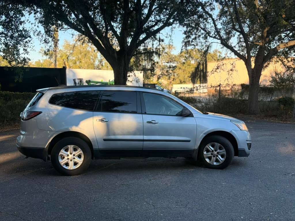 Used 2017 Chevrolet Traverse LS FWD image 3