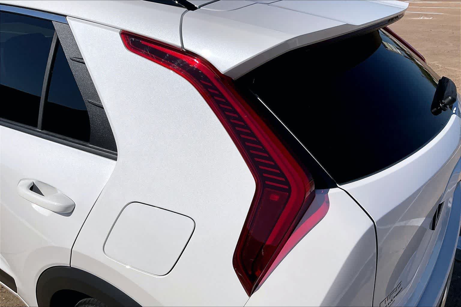 Certified 2024 Kia Niro EX FWD image 31