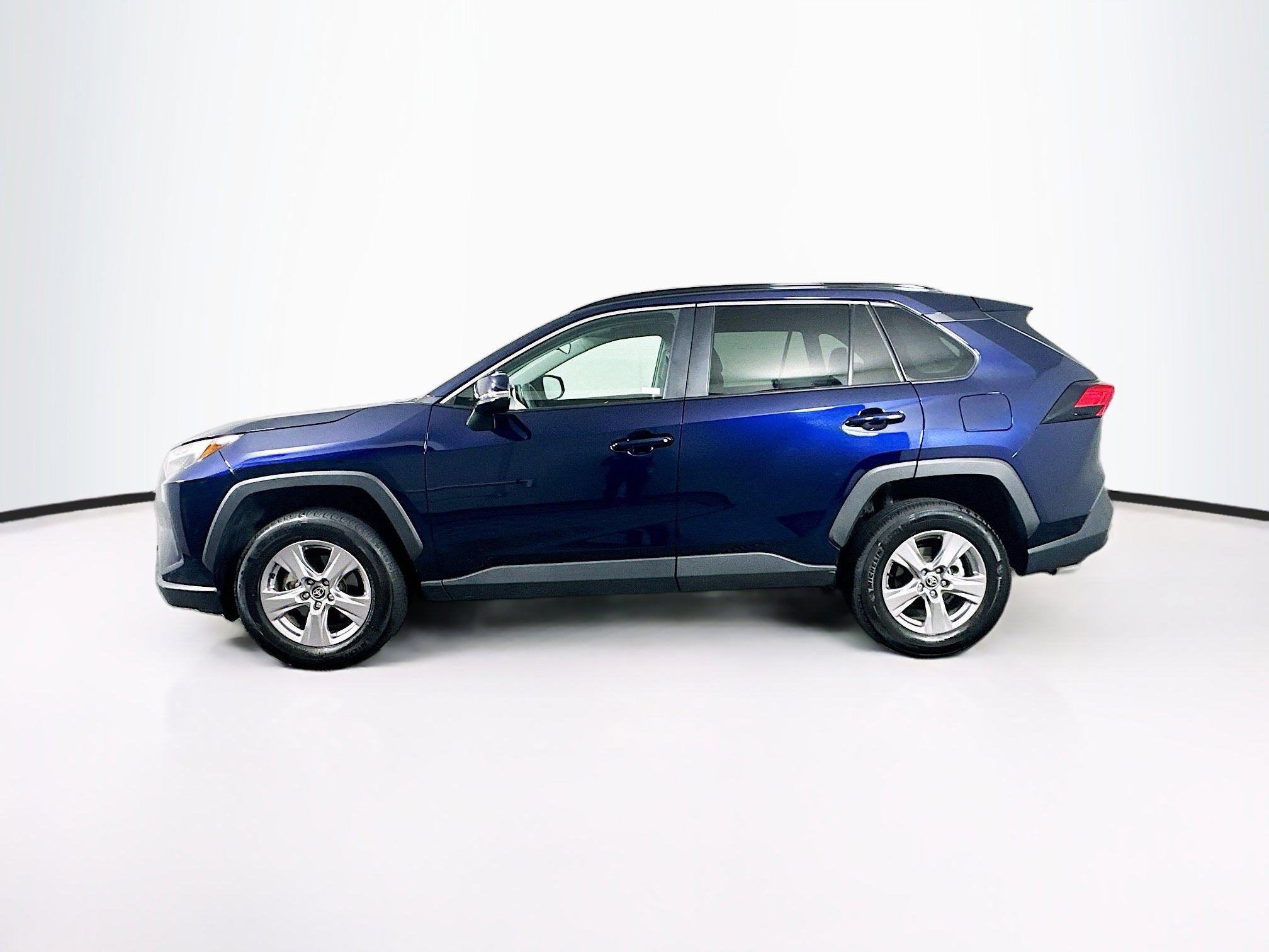 Used 2025 Toyota RAV4 XLE FWD image 4
