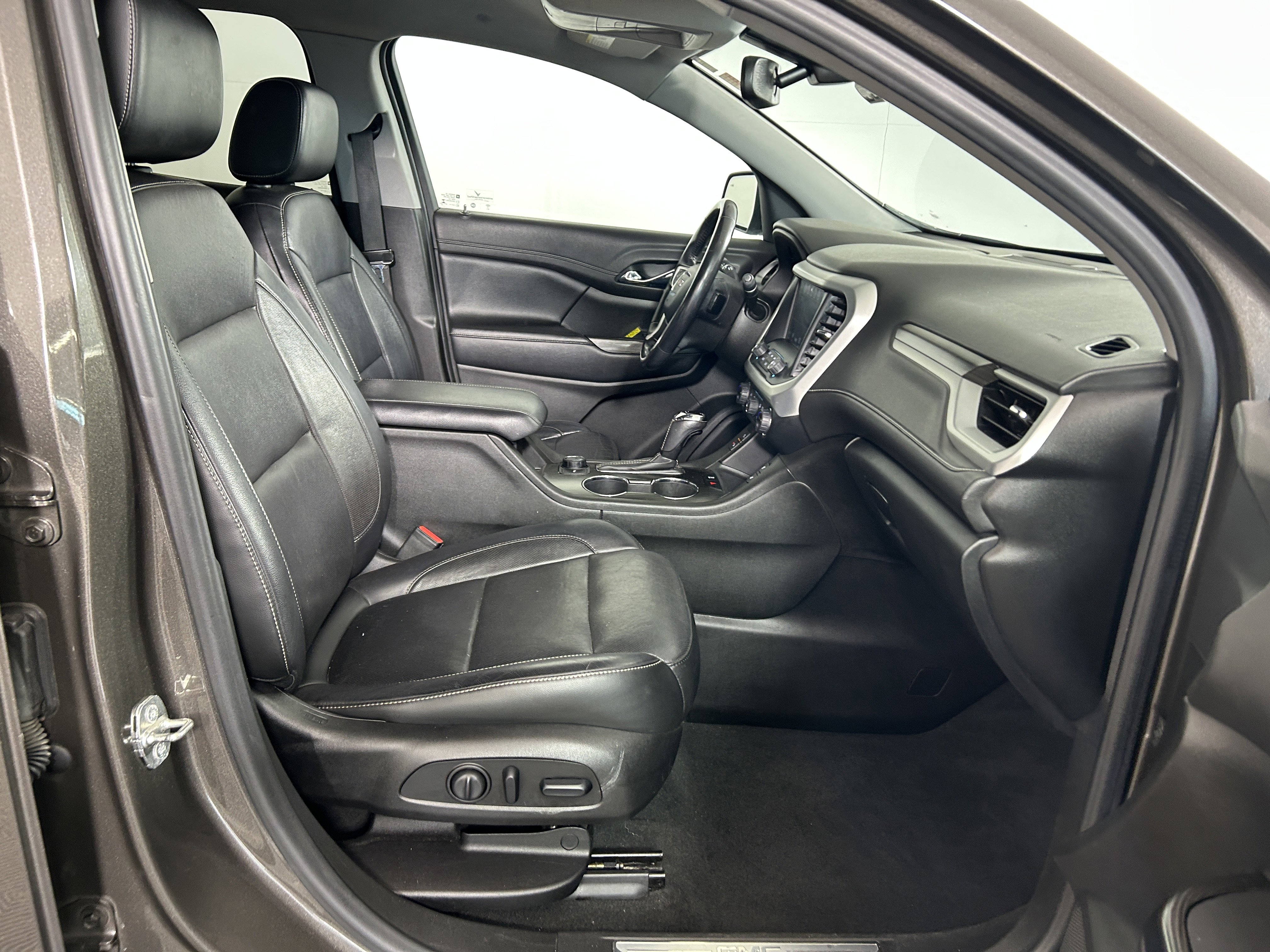 Used 2019 GMC Acadia SLT image 27