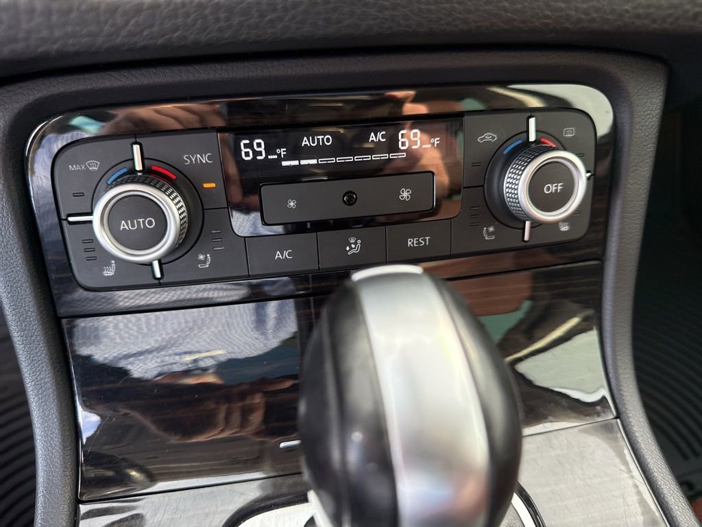 Used 2016 Volkswagen Touareg Executive image 25