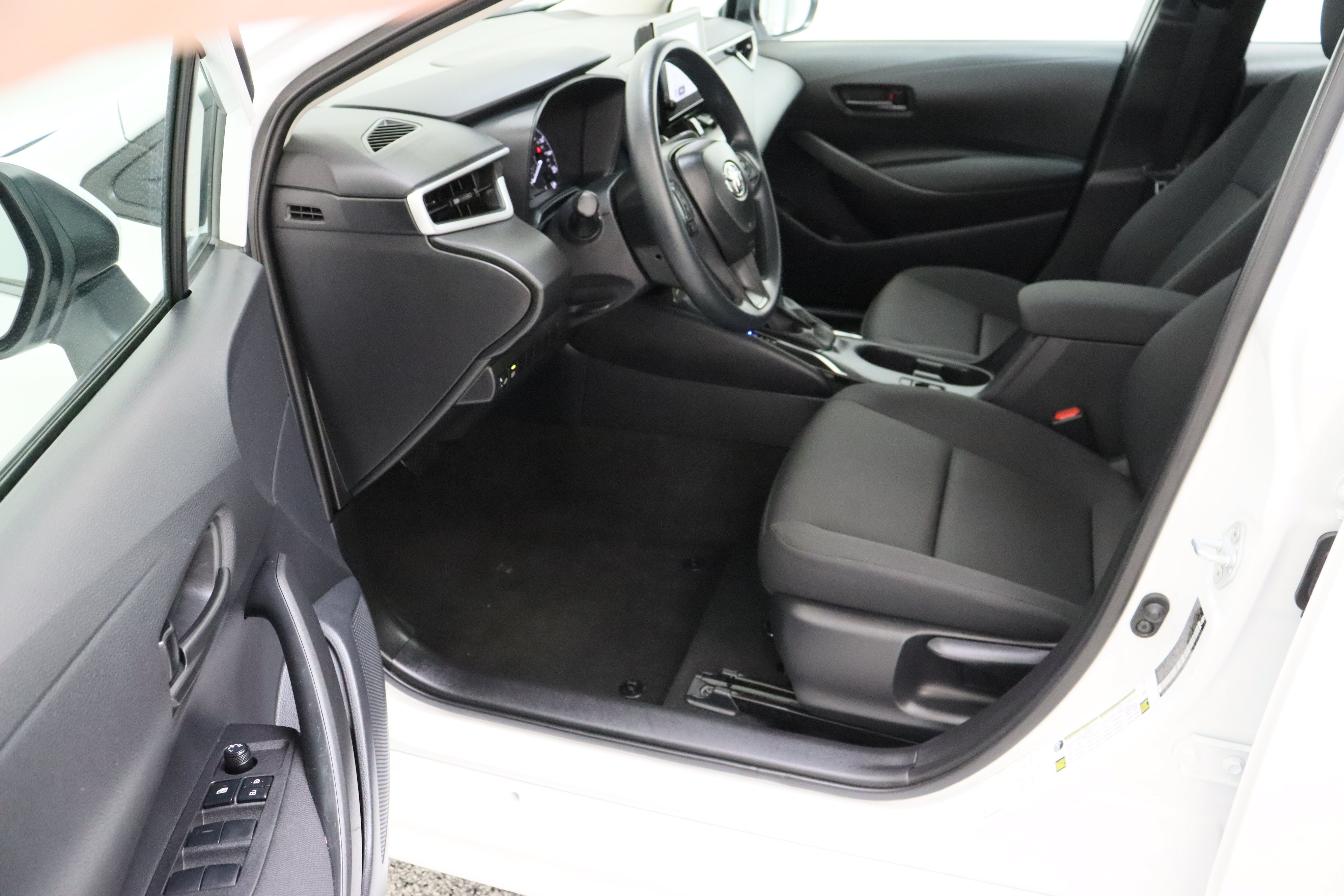 Used 2025 Toyota Corolla LE FWD image 14