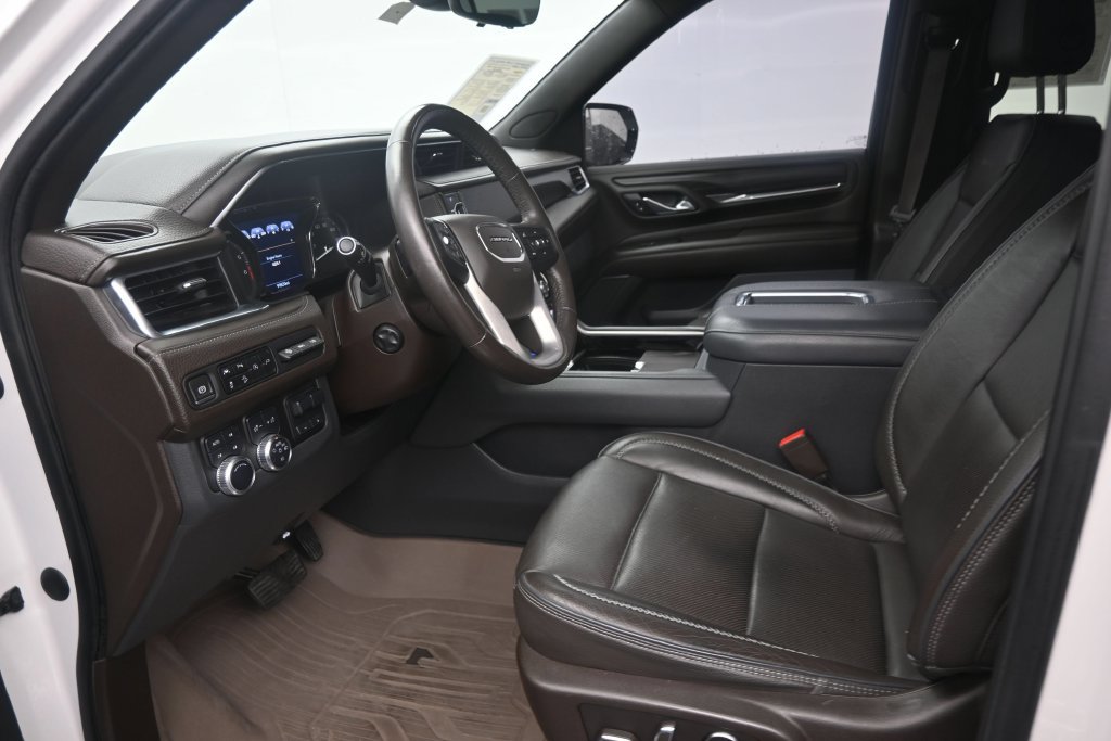 Used 2021 GMC Yukon Denali w/ Advanced Technology Package AWD/4WD image 12