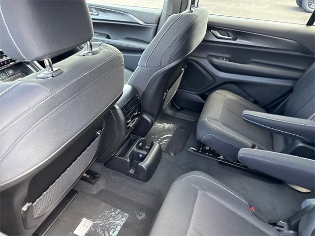 New 2025 Jeep Grand Cherokee L Laredo w/ Luxury Tech Group I image 30