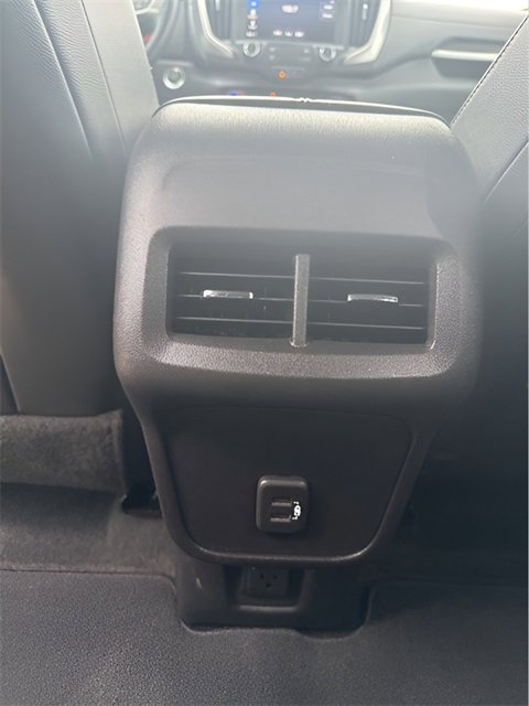 Used 2024 GMC Terrain SLT image 27