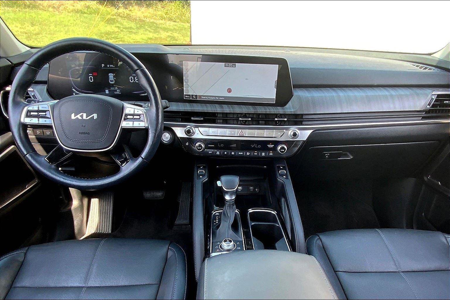 Used 2024 Kia Telluride EX w/ EX Captain's Chair Package image 14