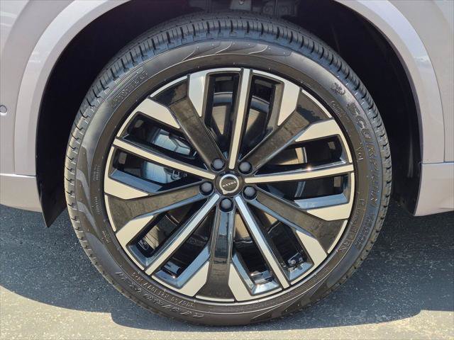 Used 2026 Volvo XC90 B6 Plus w/ Protection Package Premier AWD/4WD image 9