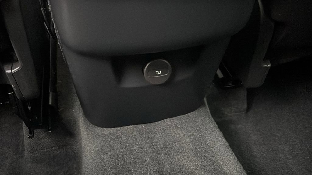 Certified 2023 Volvo XC90 B6 Core w/ Climate Package AWD/4WD image 10