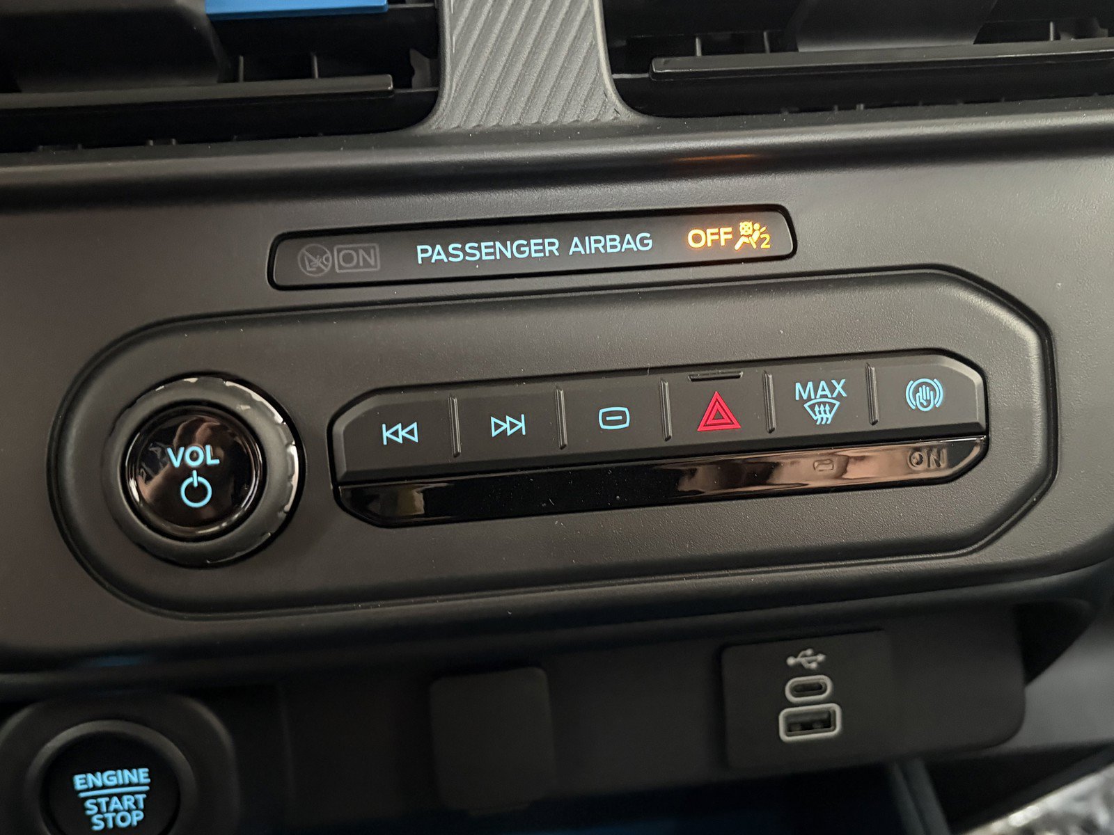 Used 2025 Ford Maverick XLT w/ Equipment Group 301A AWD/4WD image 14
