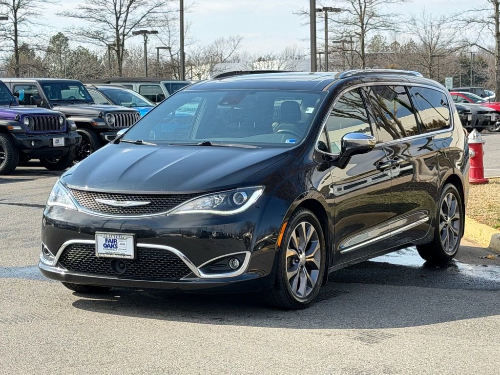 Used 2020 Chrysler Pacifica Limited image 3